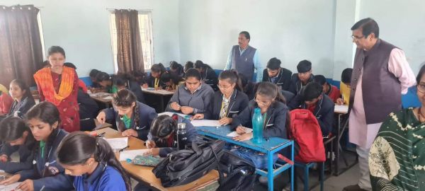 मानसिक दबाव की जगह परीक्षा को पर्व की तरह मनाएं-बाबूलाल 