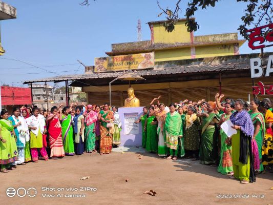 आंबा कार्यकर्ता व सहायिका बेमुद्दत हड़ताल पर