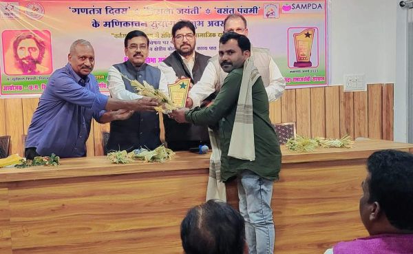 ककसाड़ अवार्ड से अंचल की विशिष्ट प्रतिभाएं हुईं सम्मानित