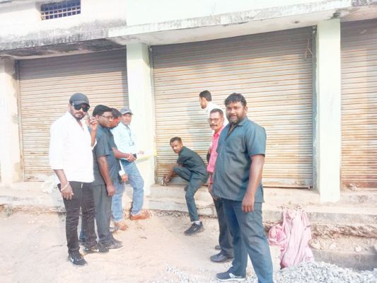 टैक्स नहीं पटाने पर 11 दुकानें सील, 4 व्यापारियों ने 88 हजार किए जमा