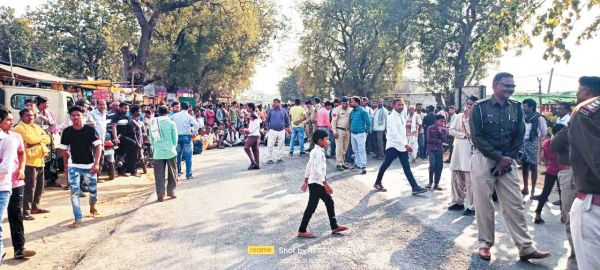  मांगों को ले 28 गांवों के किसानों का धरना-प्रदर्शन व चक्काजाम