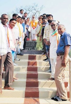 राजीव गांधी की मूर्ति का अनावरण