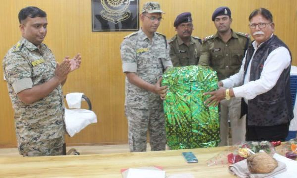 सेवानिवृत्त पुलिस अफसरों को एसपीने दी विदाई 