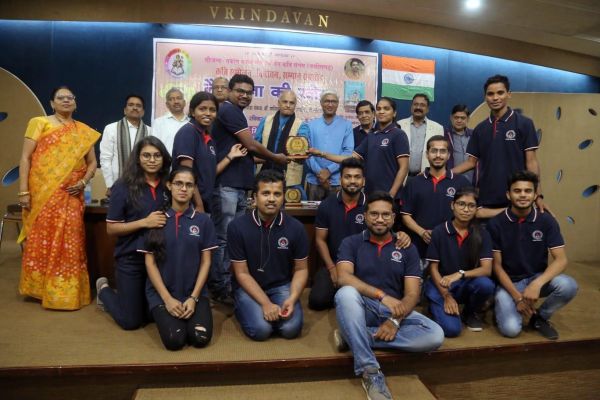 पुस्तक विमोचन और सम्मान समारोह