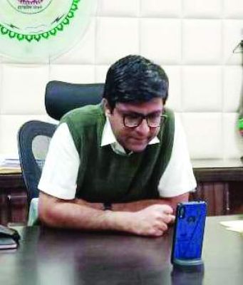 नेक कार्य और जरूरतमंद लोगों की सहायता करने में खुशी मिलती है- सरपंच बसंती 