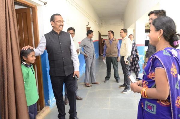 कमिश्नर ने छिंदगढ़ तहसील कार्यालय का किया निरीक्षण