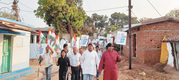ब्लॉक कांग्रेस कमेटी ने हाथ से हाथ जोड़ो यात्रा निकाली