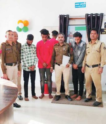 घर घुसकर गाली-गलौज व मारपीट, 3 युवक गिरफ्तार