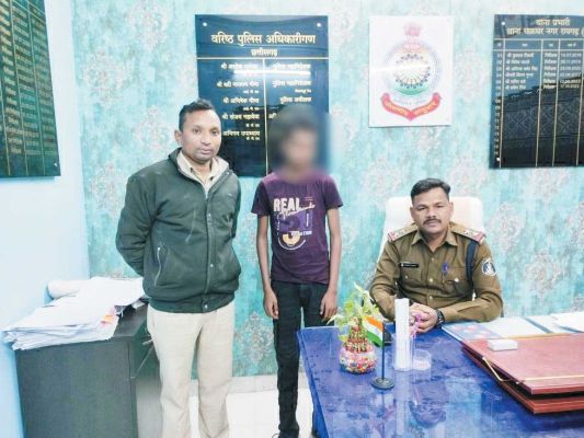 मूकबधिर भटके युवक को चक्रधरनगर पुलिस ने मिलाया परिजनों से 