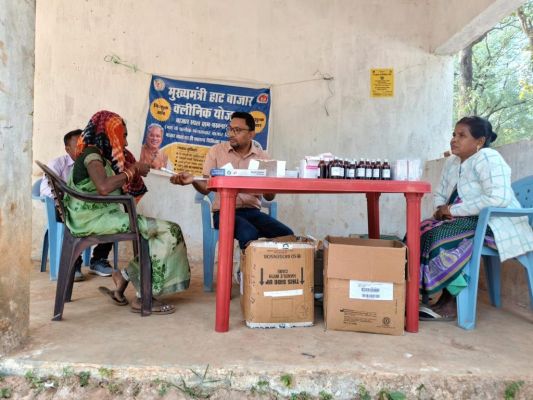 गुणवत्तापूर्ण स्वास्थ्य सुविधाओं की पहुंच को सुनिश्चित कर रही है मुख्यमंत्री हाट-बाजार क्लिनिक योजना