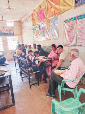 संकुल समन्वयक ने जाना बच्चों की पढ़ाई का स्तर