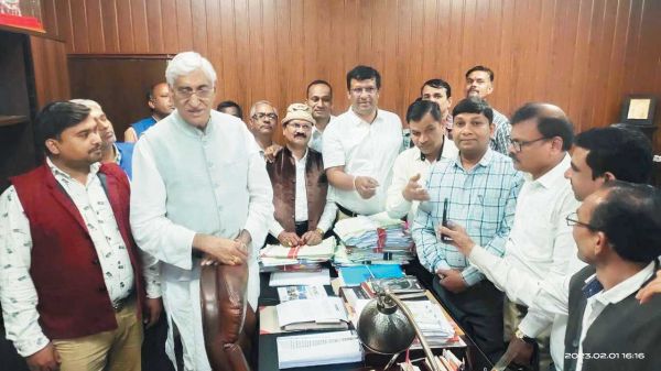 इलेक्ट्रो होम्योपैथिक चिकित्सक संघ ने स्वास्थ्य मंत्री को सौंपा ज्ञापन