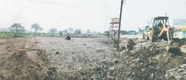 पटवारी रिकॉर्ड में सरकारी जमीन ग्रामीणों  के नाम, अब प्लाटिंग की तैयारी