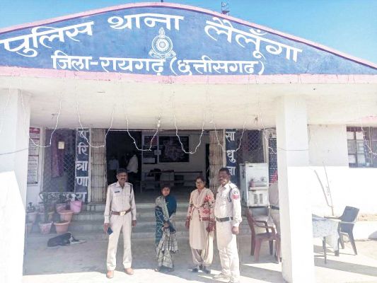 प्रेमी संग मिलकर की थी पति की हत्या, गिरफ्तार, कथित प्रेमी अब भी फरार