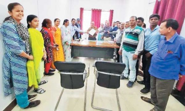 वेतन विसंगति के निराकरण की मांग, ज्ञापन
