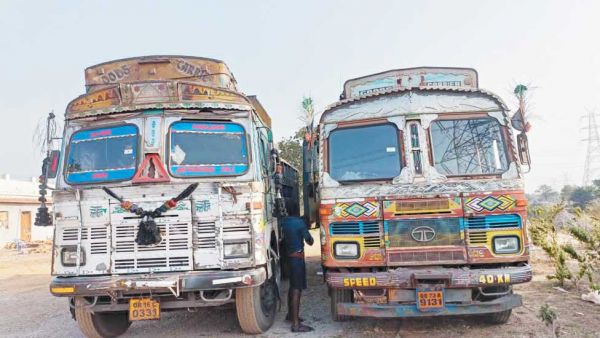 पुराने नंबर प्लेट लगाकर ट्रकों से हो रही थी कोयला ढुलाई, गिरफ्तार