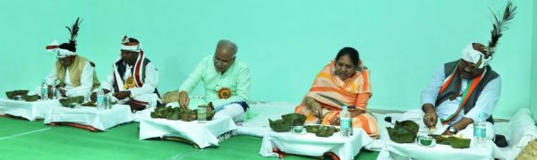गोंडवाना समाज ने मुख्यमंत्री को करवाया मिलेट से बना भोजन