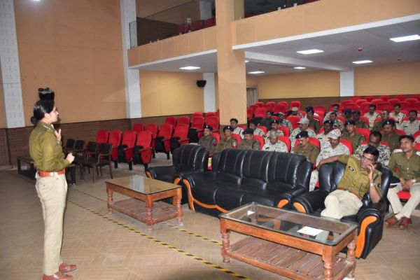 पुलिस अफसरों को सीसीटीवी फुटेज के संबंध मेंं प्रशिक्षण