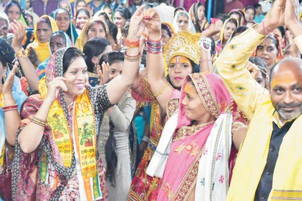 भागवत ज्ञान यज्ञ में विधायक उत्तरी हुईं शामिल