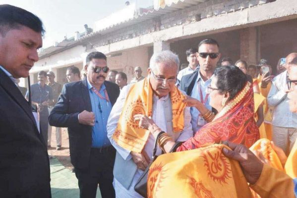 108 कुंडीय गायत्री महायज्ञ में शामिल हुए मुख्यमंत्री 