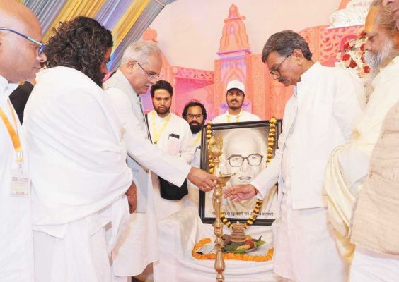 संत कबीर समय से परे व आज भी प्रासंगिक-भूपेश