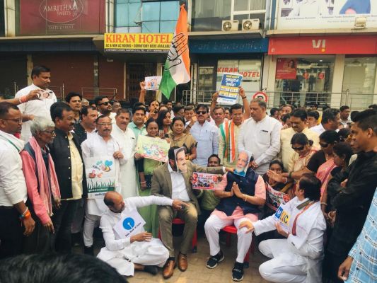 मोदी की अडाणी परस्त नीति के विरोध में प्रदर्शन