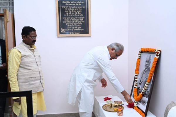 जब मोतीलाल ने आधुनिक जीवन शैली त्याग खादी पहनी-सीएम