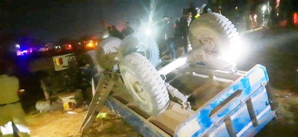 मेला से लौट रही ट्रैक्टर-ट्रॉली पलटी, 2 मौतें, 10 घायल