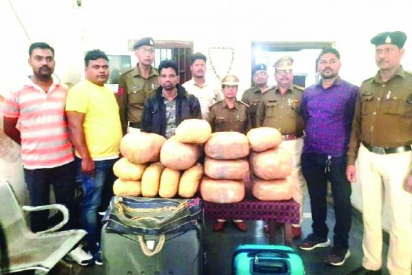 उत्कल एक्सप्रेस की एसी बोगी में गांजे की तस्करी ओडिशा का युवक गिरफ्तार