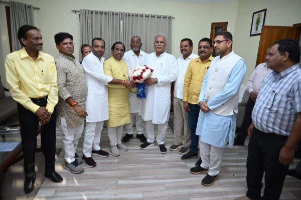 अपेक्स बैंक संचालक मंडल के सदस्यों ने मुख्यमंत्री से की मुलाकात