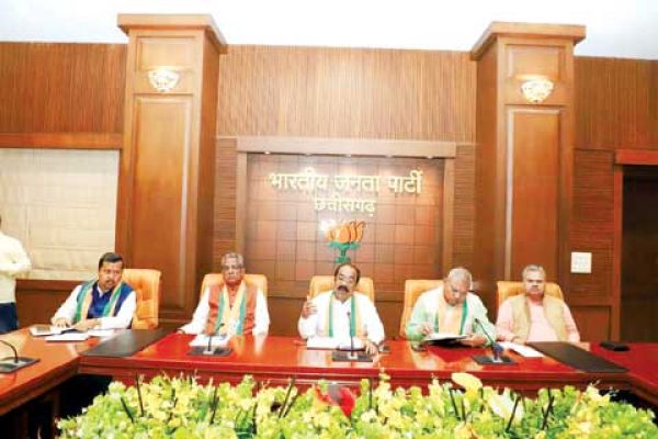 माथुर, शिवप्रकाश ने लोकसभा प्रभारियों  की रिपोर्ट पर किया मंथन