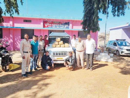 एमपी की गाड़ी में गांजा की तस्करी, 2 गिरफ्तार