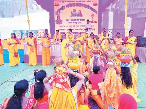 सदगुरू ज्ञानगंगा साहित्य और कलश यात्रा का अद्भुत संगम के साथ शुरू हुआ महायज्ञ