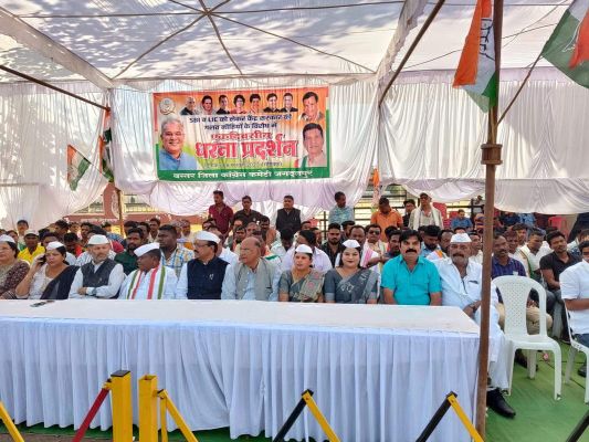  कांग्रेसियों ने केंद्र सरकार की गलत नीतियों के खिलाफ भरी हुंकार, प्रदर्शन