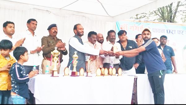 क्रिकेट स्पर्धा में अहिवारा ने मारी बाजी कवर्धा खपरी बनी उप विजेता