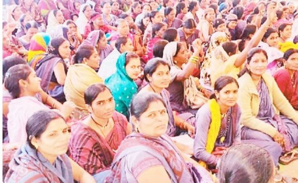 आंगनबाड़ी कार्यकर्ताओं का 6 सूत्रीय मांगों को लेकर अनिश्चितकालीन हड़ताल