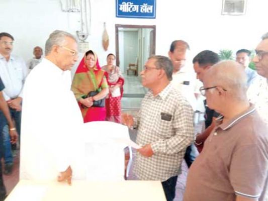 नारायणपुर हिंसा के प्रभावितों को मुआवजा देने माकपा की साहू से चर्चा