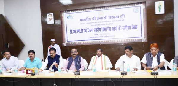 नलजल मिशन, देवगुड़ी और स्कूलों के जीर्णोद्धार कार्य को प्राथमिकता के साथ पूर्ण कराएं- लखमा