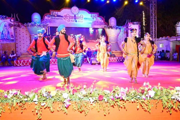 राजिम माघी पुन्नी मेला: ममता चंद्राकर के चिन्हारी कार्यक्रम में दर्शक झूमे