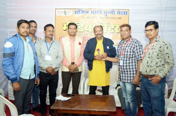 छत्तीसगढ़ी लोककला समृद्ध है इसे धूमिल न करें-महेश वर्मा