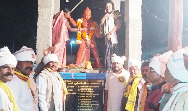 आदिवासी सम्मेलन में वीरांगना दुर्गावती की प्रतिमा का अनावरण 