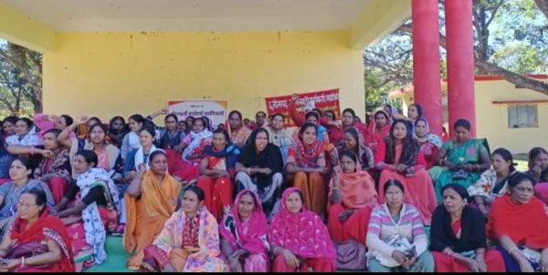 वेतन विसंगति, शिक्षक सहित आंबा कार्यकर्ता भी हड़ताल पर