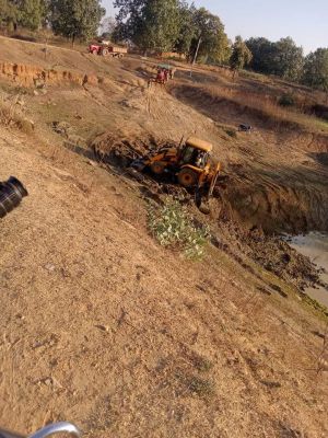 तालाब गहरीकरण में अनियमितता का आरोप,  उपसरपंच ने की जांच की मांग