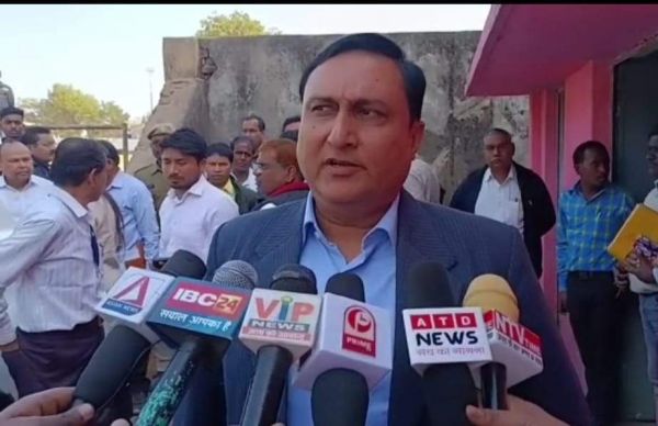 संभागायुक्त ने किया तहसील-एसडीएम दफ्तर का निरीक्षण