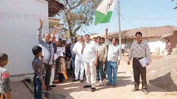 कांग्रेस का हाथ से हाथ जोड़ो अभियान जोरों पर