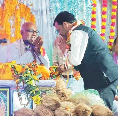 भागवत कथा में जनप्रतिनिधियों ने लिया आशीर्वाद