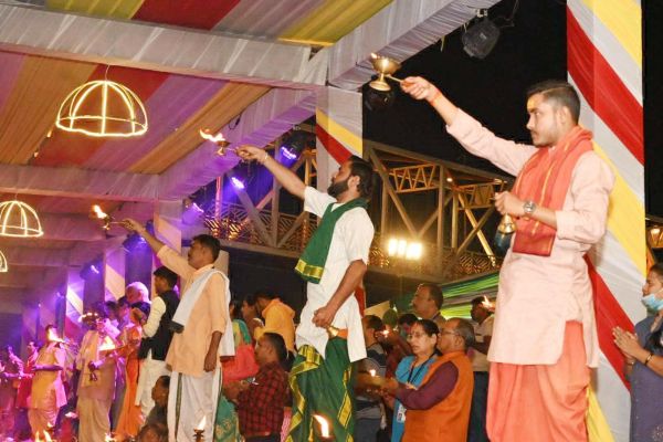 महानदी महाआरती की दिव्यता से राजिम धाम हो रहा आलोकित