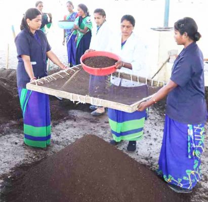वर्मी खाद विक्रय से टर्नओवर पहुंचा 1 करोड़ तक, समूह की महिलाएं बोलीं अब बदल गया लोगों का नजरिया
