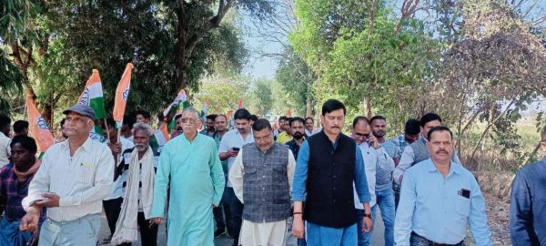 नफऱत छोड़ो, भारत जोड़ो के नारे के साथ निकली कांग्रेस की हाथ जोड़ो पदयात्रा रैली