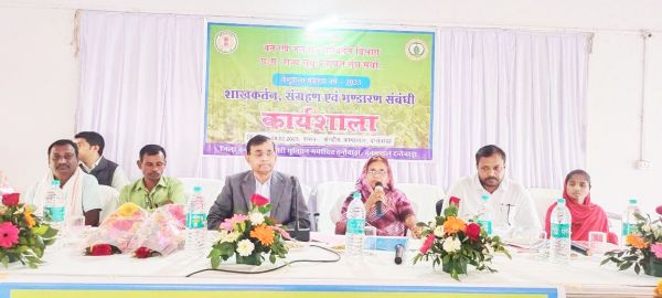 जंगल बचाएं, जीवन बचाएं- देवती कर्मा